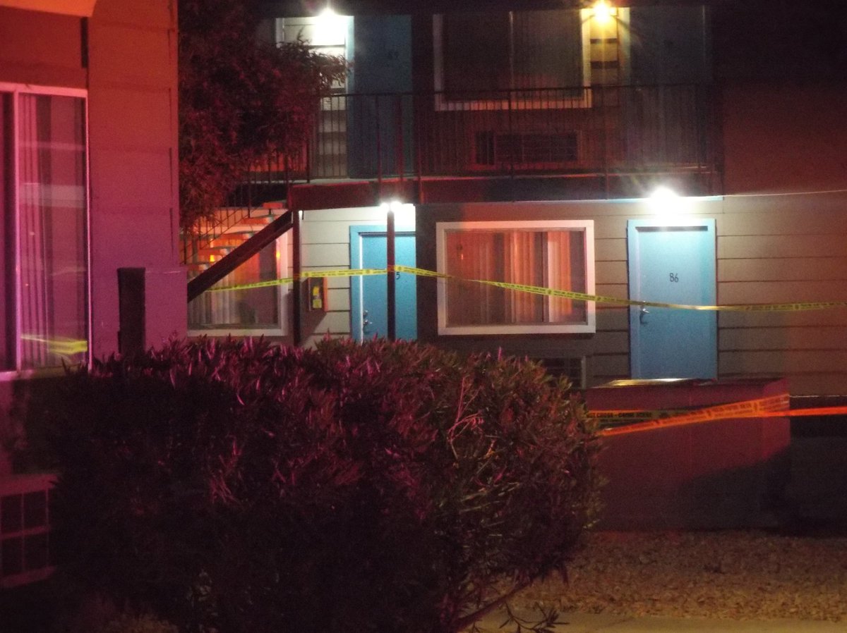 Police have blocked off a portion of the Woodhaven apartments on Stober Blvd, near Decatur and Twain. No info from Metro yet, but the homicide Lt