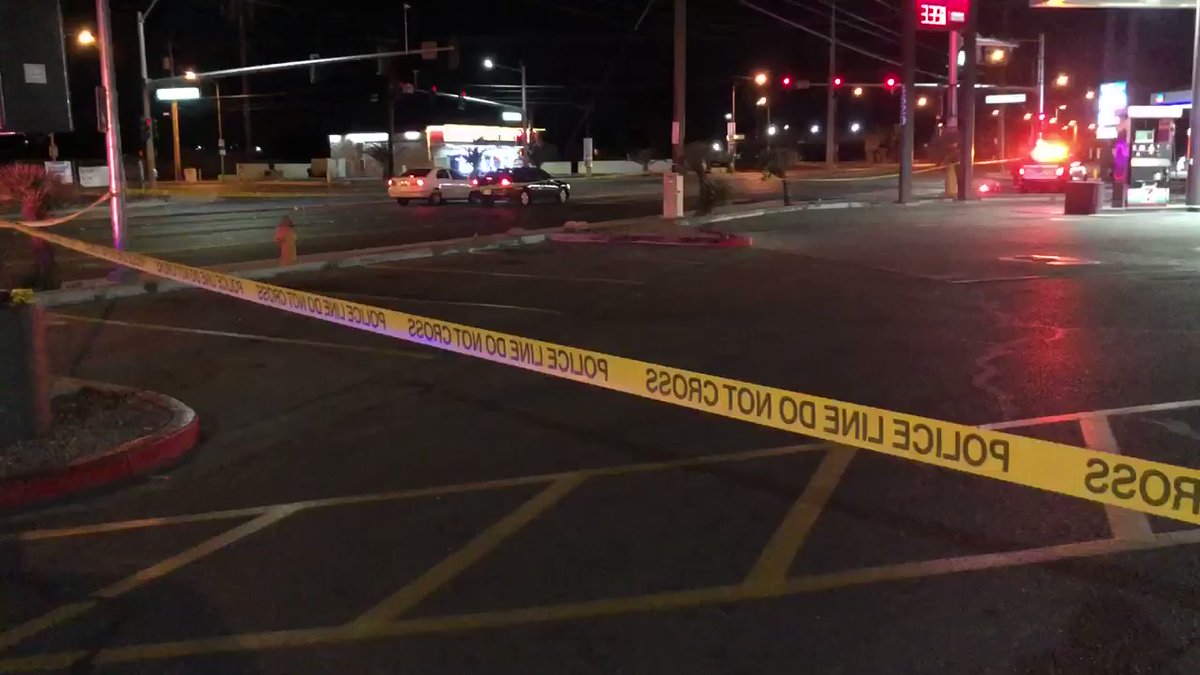 Russell and Mountain Vista will be closed for about 3-4 hours. There was a shooting at the 7-11. @LVMPD tells there's no suspect or victims found at the scene, they are talking with witness and gathering evidence.