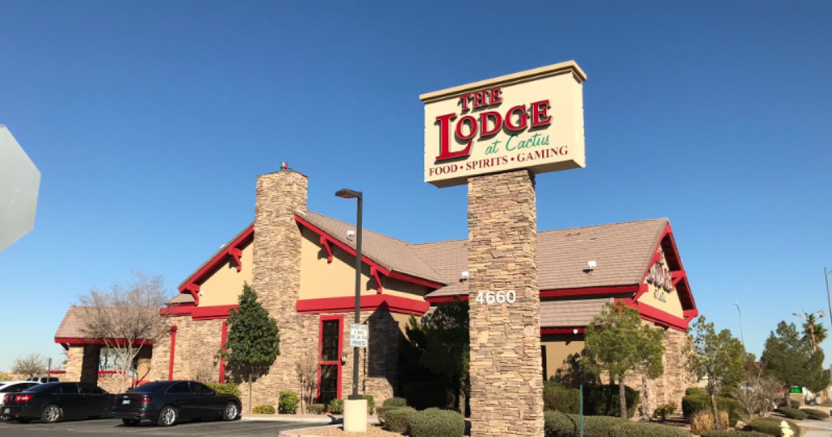 2 Las Vegas police officers denied service at local bar and restaurant near Cactus Avenue and Southern Highlands Parkway.