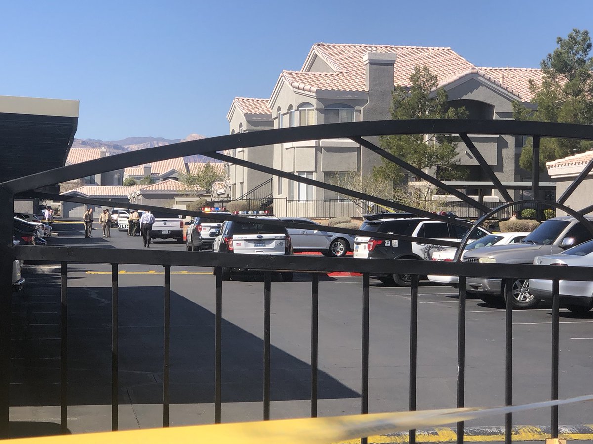 Broadstone apartment complex, at 9100 W Flamingo Road, where @LVMPD is investigating a fatal shooting this morning. 