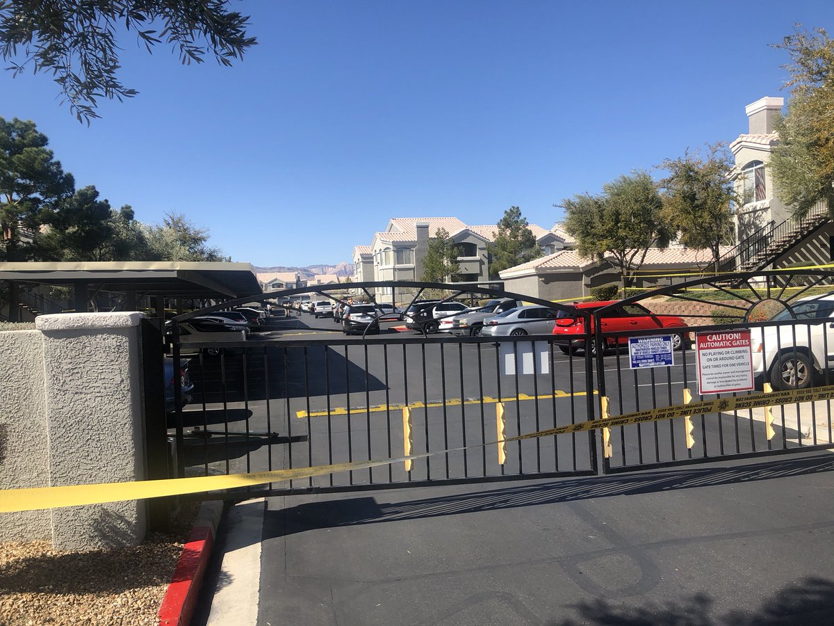 Broadstone apartment complex, at 9100 W Flamingo Road, where @LVMPD is investigating a fatal shooting this morning. 