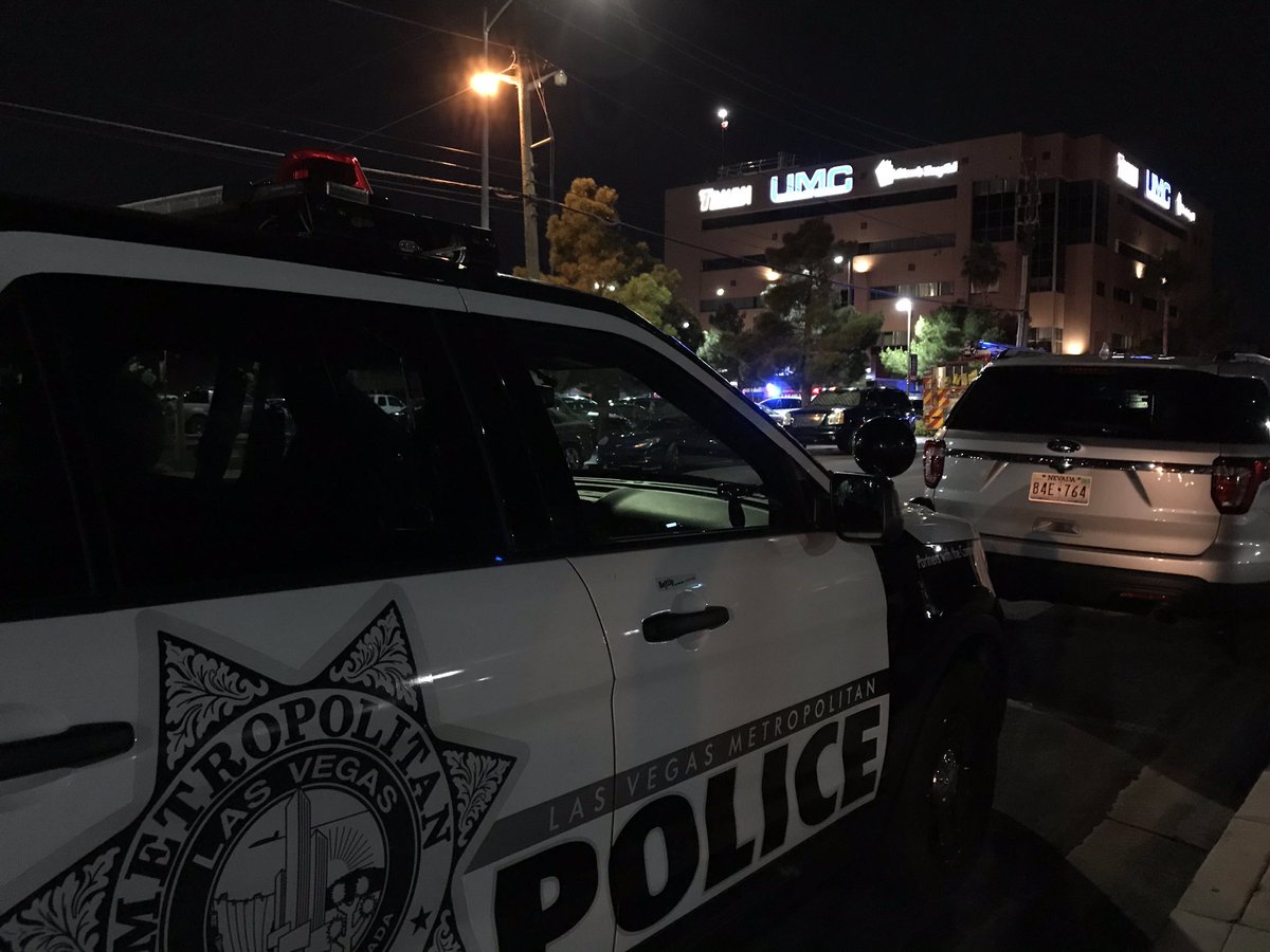 Scene of a  @LVMPD presence outside the ER entrance at UMC tonight.  About a half hour ago, we heard gunshots just a block away from us near Bridger & LV Blvd. in downtown @KTNV