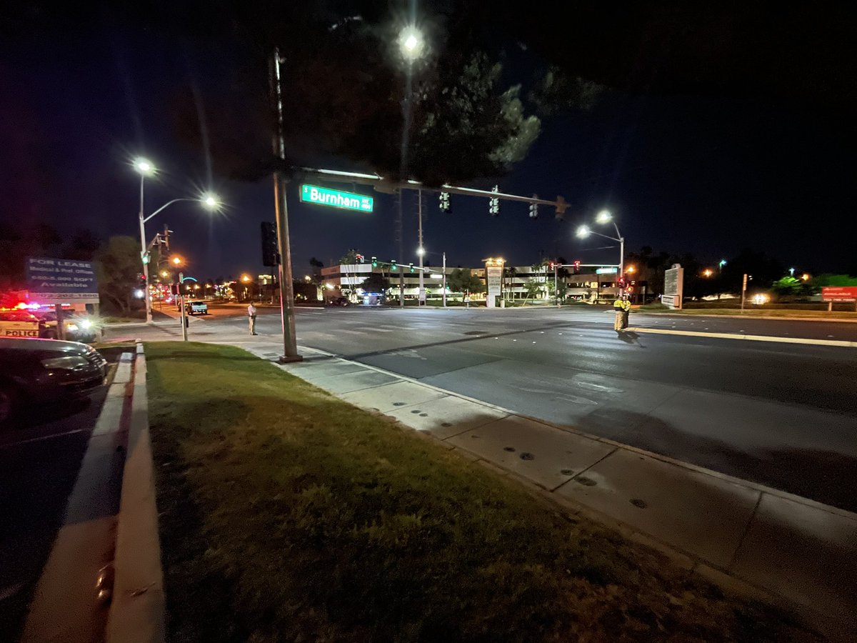 Deadly hit-and-run closes a stretch of Flamingo between Spencer & Eastern. @LVMPD searching for a white-colored Mercedes with front end damage. 