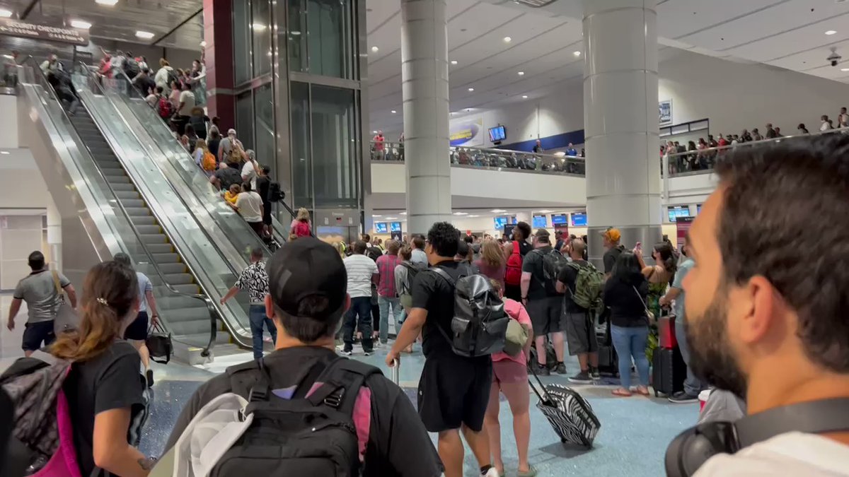 There were reports of a shooting this morning at Harry Reid International Airport in Las Vegas but that was not the case. @LASairport said: There is no threat at the airport. A loud noise has caused panic this morning and created a security incident.