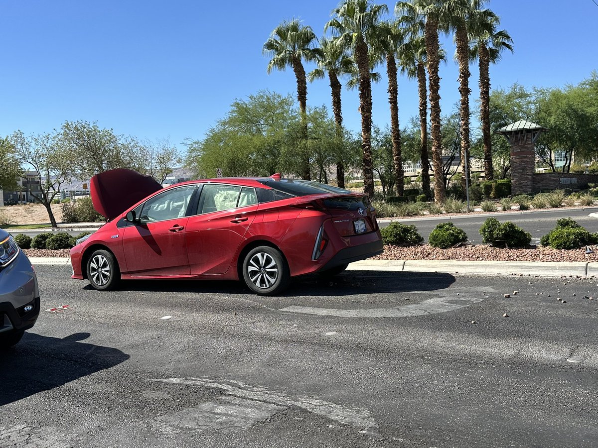 Crash on eastbound Charleston Blvd at Hualapai Way. Right lanes blocked along with the southbound Left lanes on Hualapai flushed