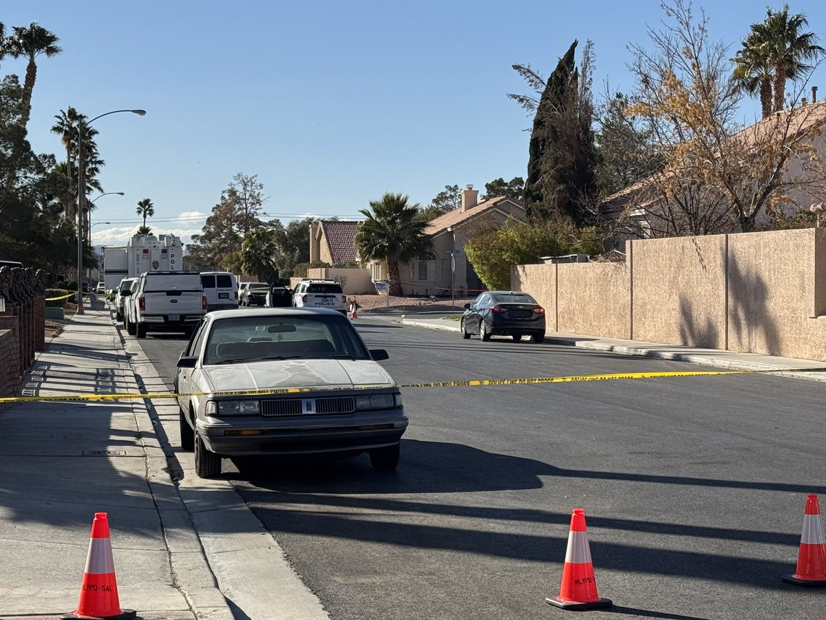 Following up on the @NLVPD officer shot and killed in the line of duty.It remains an active investigation 17 hours later. Police say a shootout happened between an officer and a man who was holding a gun. The officer was shot multiple times. The suspect also died. @News3LV