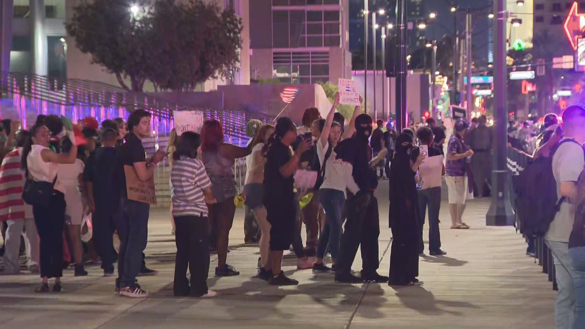 A small group of protesters has returned to the federal courthouse in Downtown Las Vegas to continue their demonstrations from the No Kings Day rally